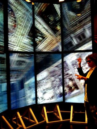 Vid exploring the digital point cloud of Palazzo Vecchio's Hall of 500. 